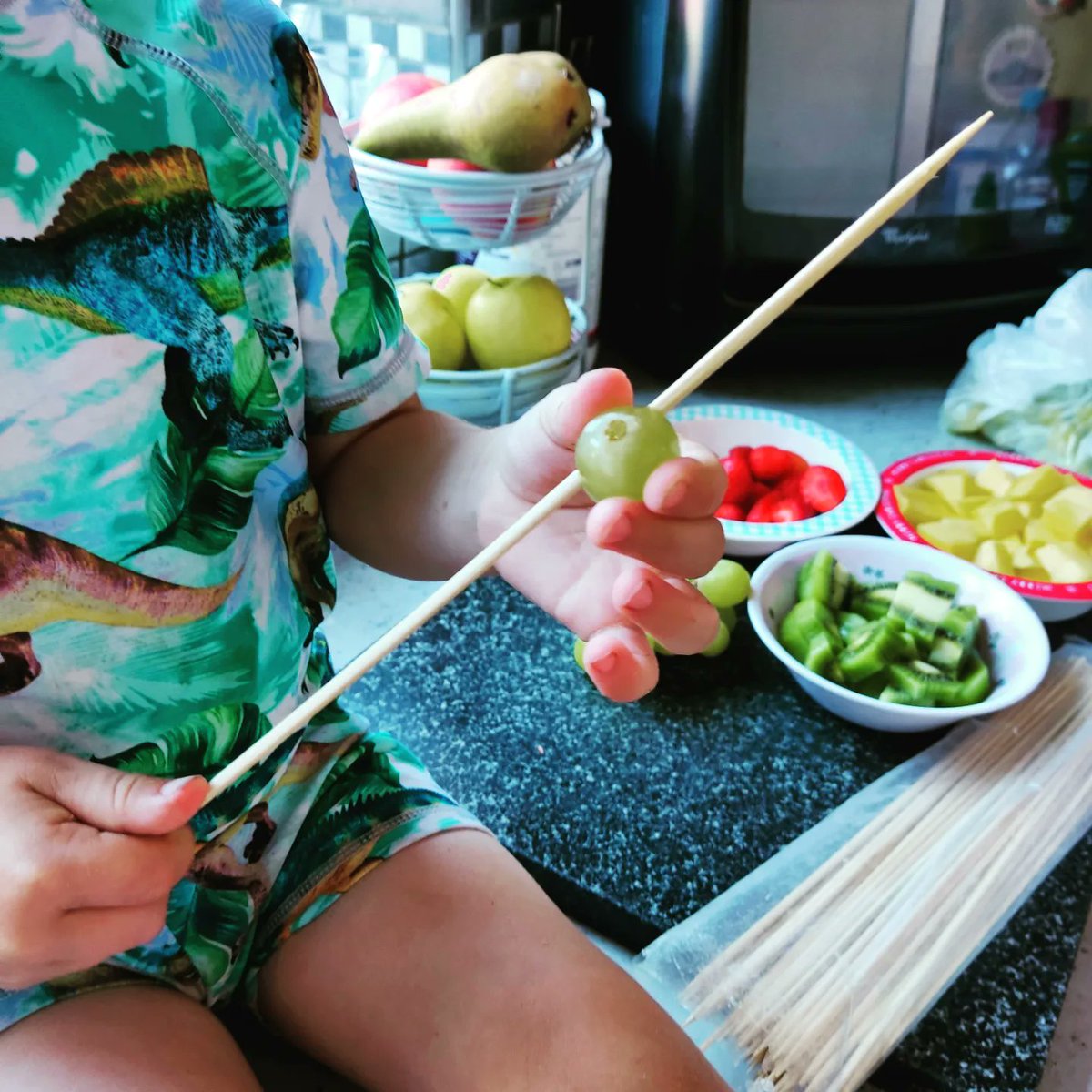 My little helper using all the fruit up today 🥝🍓🍇
#eatfresh #fruit #stayhealthy