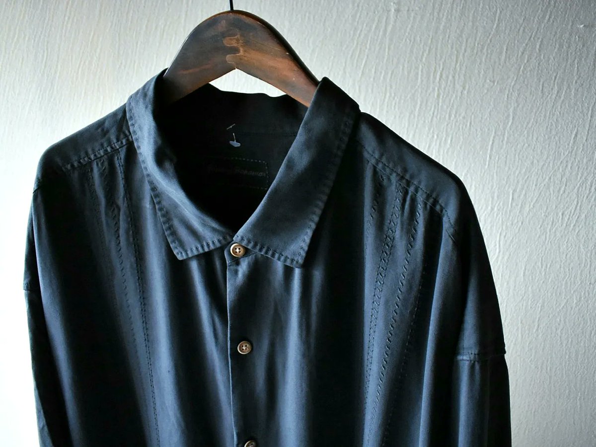 Rinceaux1's tweet photo. 【 used 】90’s Tommy Bahana silk s/s shirts
 (3XB) BLACK

#rinceaux
#90sshirts
#streetfashion
#designshirts
#ランソー
#京都古着
#古着シャツ
#黒刺繍シャツ
#バイク刺繍
#黒半袖シャツ
#シルクシャツ
#レトロシャツ
#古着ファッション
#ストリートファッション
#90年代ファッション https://t.co/QQcyTOEOUT