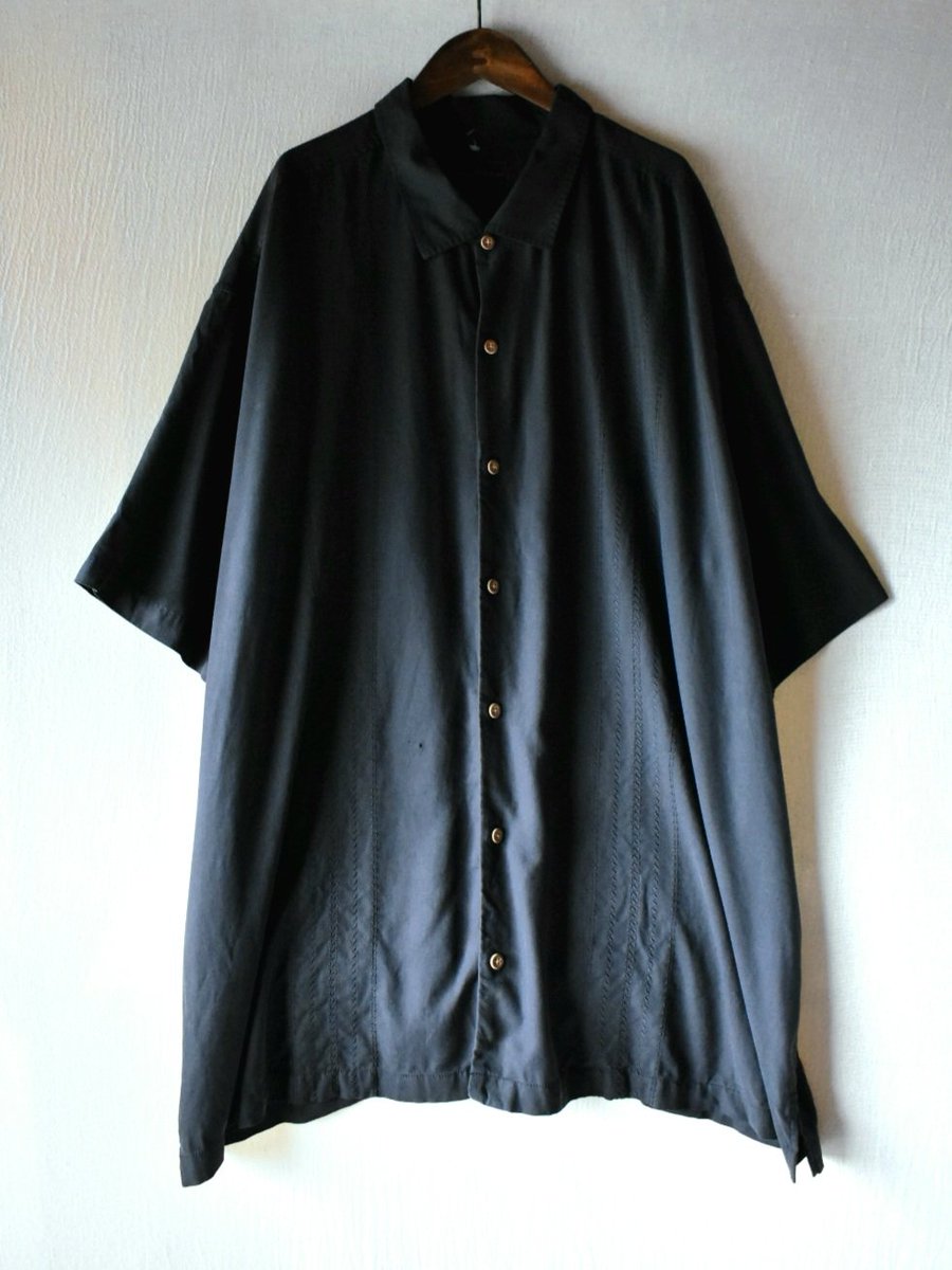 Rinceaux1's tweet photo. 【 used 】90’s Tommy Bahana silk s/s shirts
 (3XB) BLACK

#rinceaux
#90sshirts
#streetfashion
#designshirts
#ランソー
#京都古着
#古着シャツ
#黒刺繍シャツ
#バイク刺繍
#黒半袖シャツ
#シルクシャツ
#レトロシャツ
#古着ファッション
#ストリートファッション
#90年代ファッション https://t.co/QQcyTOEOUT