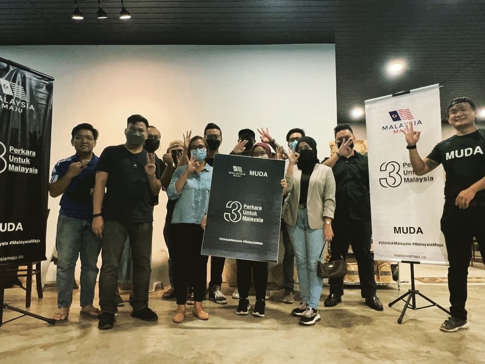 FarmerMuda's tweet photo. The secret in getting things done is to act!
It’s always good to have like minded friends coming together to learn and share more on how we can go forward together for a better Malaysia.
More to come.
#MalaysiaMaju
#MudaSarawak
#3untukMalaysia
#DemiPertiwiku
#PACABA https://t.co/12MIrKVoJt