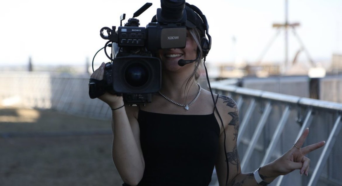 Solent_Prods's tweet image. Our OB camera ops and documentary crew enjoying capturing unique shots of the main stage and arena🎪📹 @boardmasters @SolentUni #outsidebroadcast #documentary #production #film #camera #festival #boardmasters