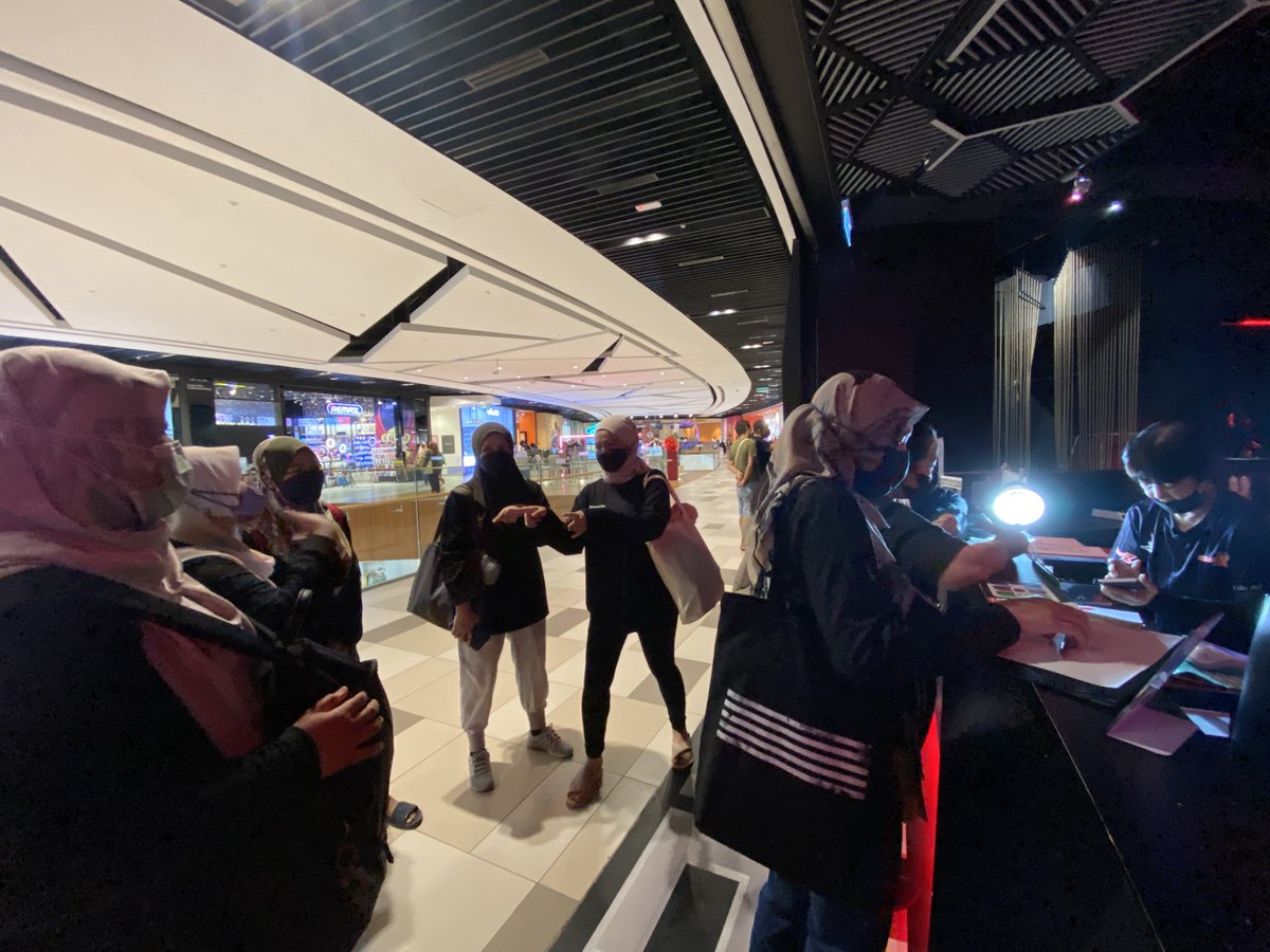 BIGBANGMALAYSIA's tweet photo. Currently weโre registering at Energ X !
#VIPMALAYSIA #VIPGHATERING
#BIGBANG #BIGBANGMALAYSIA https://t.co/J25x4kck6Q