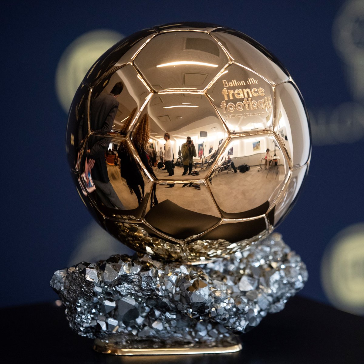 🥇 Who should win the Ballon d'Or this year?

#UCL