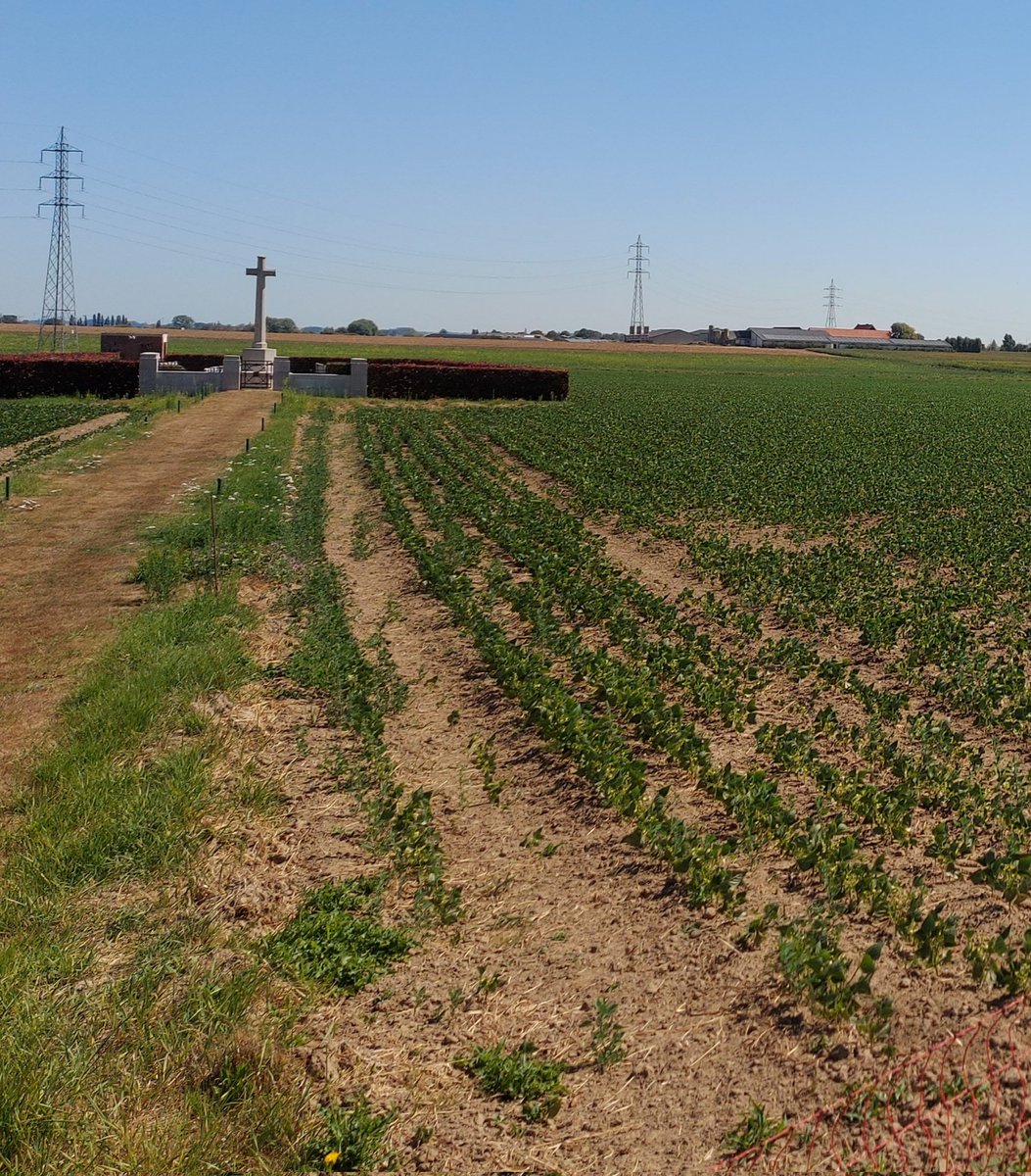 BattleTours's tweet photo. Track X Cemetery with Mouse Trap Farm on the ridge behind. 
#ypres https://t.co/AATP62ByRm