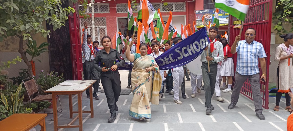 ScoutsIndian's tweet photo. "विजयी विश्व तिरंगा प्यारा, झंडा ऊंचा रहे ��मारा" 

माननीय प्रधानमंत्री श्री @narendramodi जी के आह्वान पर आज़ादी के #AmritMahotsav के अंतर्गत 13-15 अगस्त 2022 तक चलने वाले #HarGharTiranga अभियान से जुड़ें 
#Trianga Rally at Red Rose School organised by Indian Scouts and Guides https://t.co/EadKiDdTMy