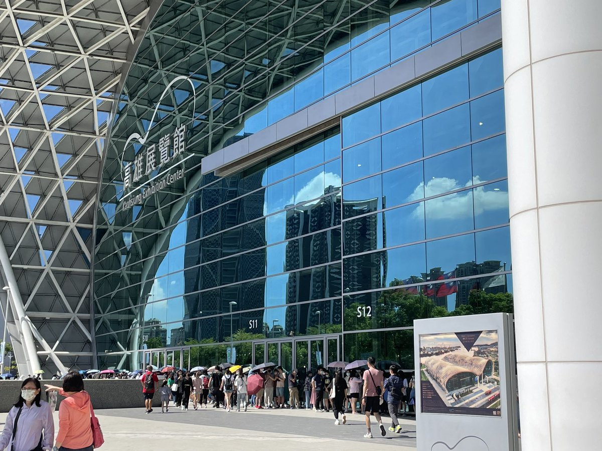 kiwaka340's tweet photo. 台湾・高雄の展示会はホントに大盛況。昨日から誰でも入れるため、朝から30-60分待ちで皆さん並んでて、始まったらずっと人が途切れずノンストップで最後まで。会場の熱気もすごくて高雄で初開催なだけありました。
これからの台湾が楽しみでしかない!
#台湾 #臺灣文博會 #taiwan #高雄 #creativeexpo https://t.co/mYxmKUVkzj