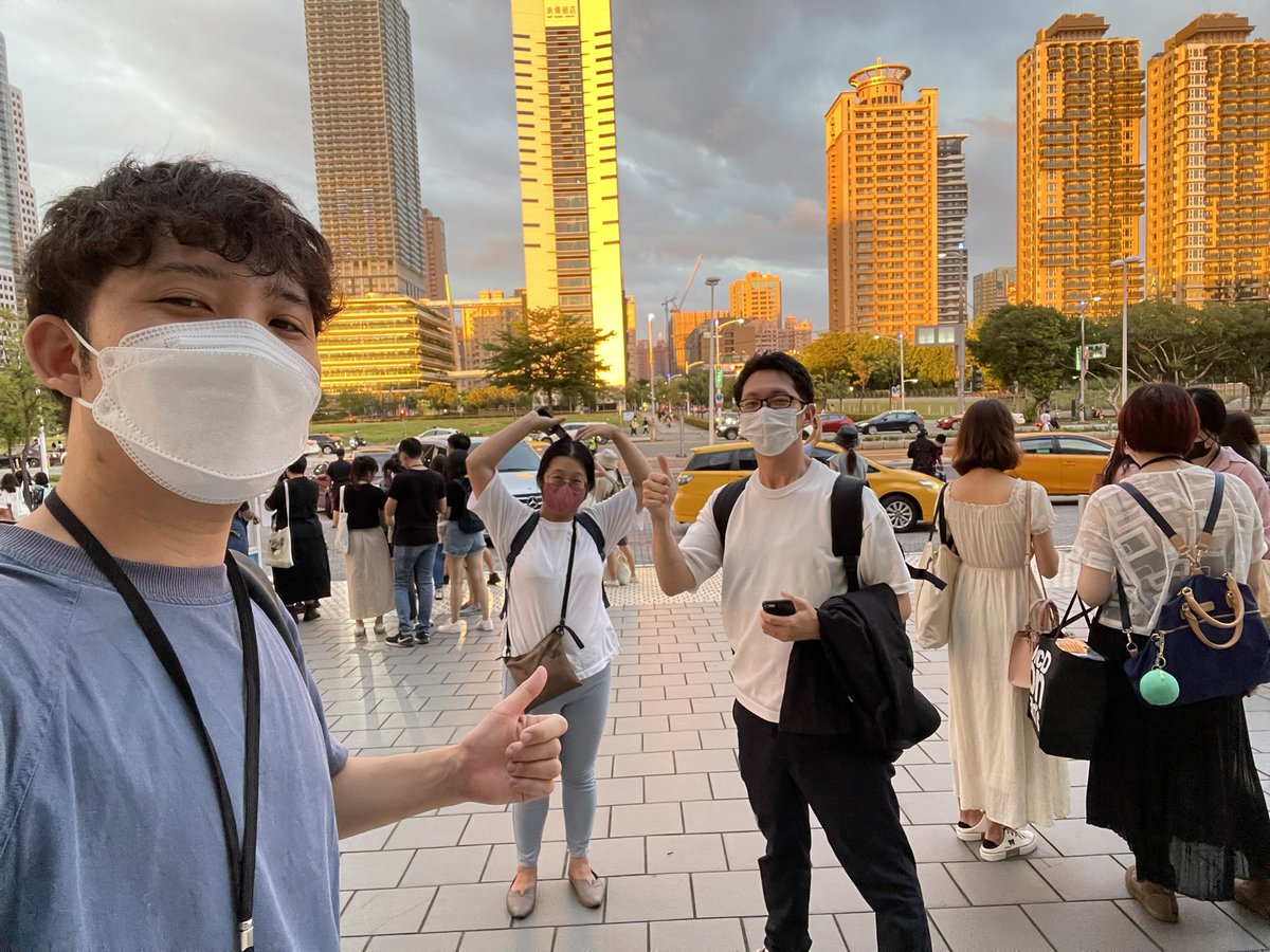 kiwaka340's tweet photo. 台湾・高雄の展示会はホントに大盛況。昨日から誰でも入れるため、朝から30-60分待ちで皆さん並んでて、始まったらずっと人が途切れずノンストップで最後まで。会場の熱気もすごくて高雄で初開催なだけありました。
これからの台湾が楽しみでしかない!
#台湾 #臺灣文博會 #taiwan #高雄 #creativeexpo https://t.co/mYxmKUVkzj