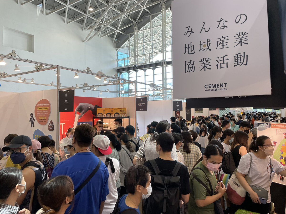kiwaka340's tweet photo. 台湾・高雄の展示会はホントに大盛況。昨日から誰でも入れるため、朝から30-60分待ちで皆さん並んでて、始まったらずっと人が途切れずノンストップで最後まで。会場の熱気もすごくて高雄で初開催なだけありました。
これからの台湾が楽しみでしかない!
#台湾 #臺灣文博會 #taiwan #高雄 #creativeexpo https://t.co/mYxmKUVkzj