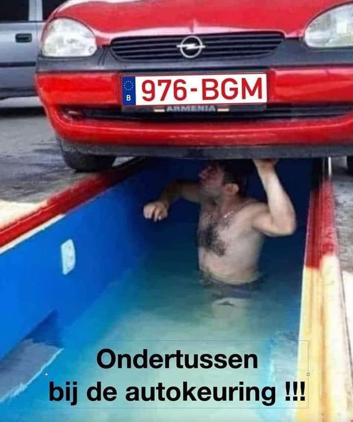 ziekenverzorger's tweet photo. #autokeuringen gaan gewoon door met deze hitte 😂😜 #anwb #zomer #hitte #hittegolf https://t.co/qy0a5c7uCm