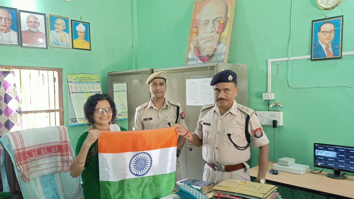 27thapbn's tweet photo. Interacted with Teachers &amp; Students of VPHSS School, Kopati and also distributed Tricolour to them.
#AzadiKaAmritMahotsav
#HarGharTiranga
#HarGharTirangaAssam

@PMOIndia
@HMOIndia
@MinOfCultureGoI
@CMOfficeAssam
@himantabiswa
@DGPAssamPolice
@assampolice https://t.co/eYBtOLiSDz