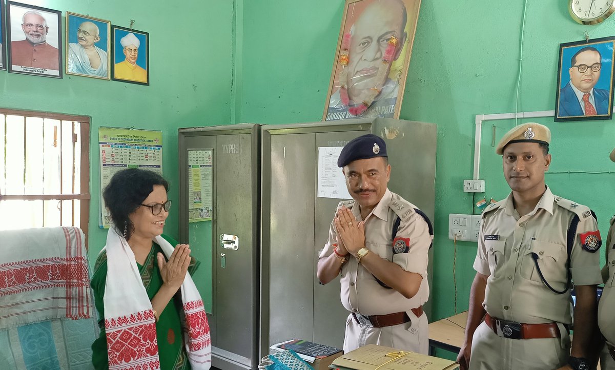 27thapbn's tweet photo. Interacted with Teachers &amp; Students of VPHSS School, Kopati and also distributed Tricolour to them.
#AzadiKaAmritMahotsav
#HarGharTiranga
#HarGharTirangaAssam

@PMOIndia
@HMOIndia
@MinOfCultureGoI
@CMOfficeAssam
@himantabiswa
@DGPAssamPolice
@assampolice https://t.co/eYBtOLiSDz