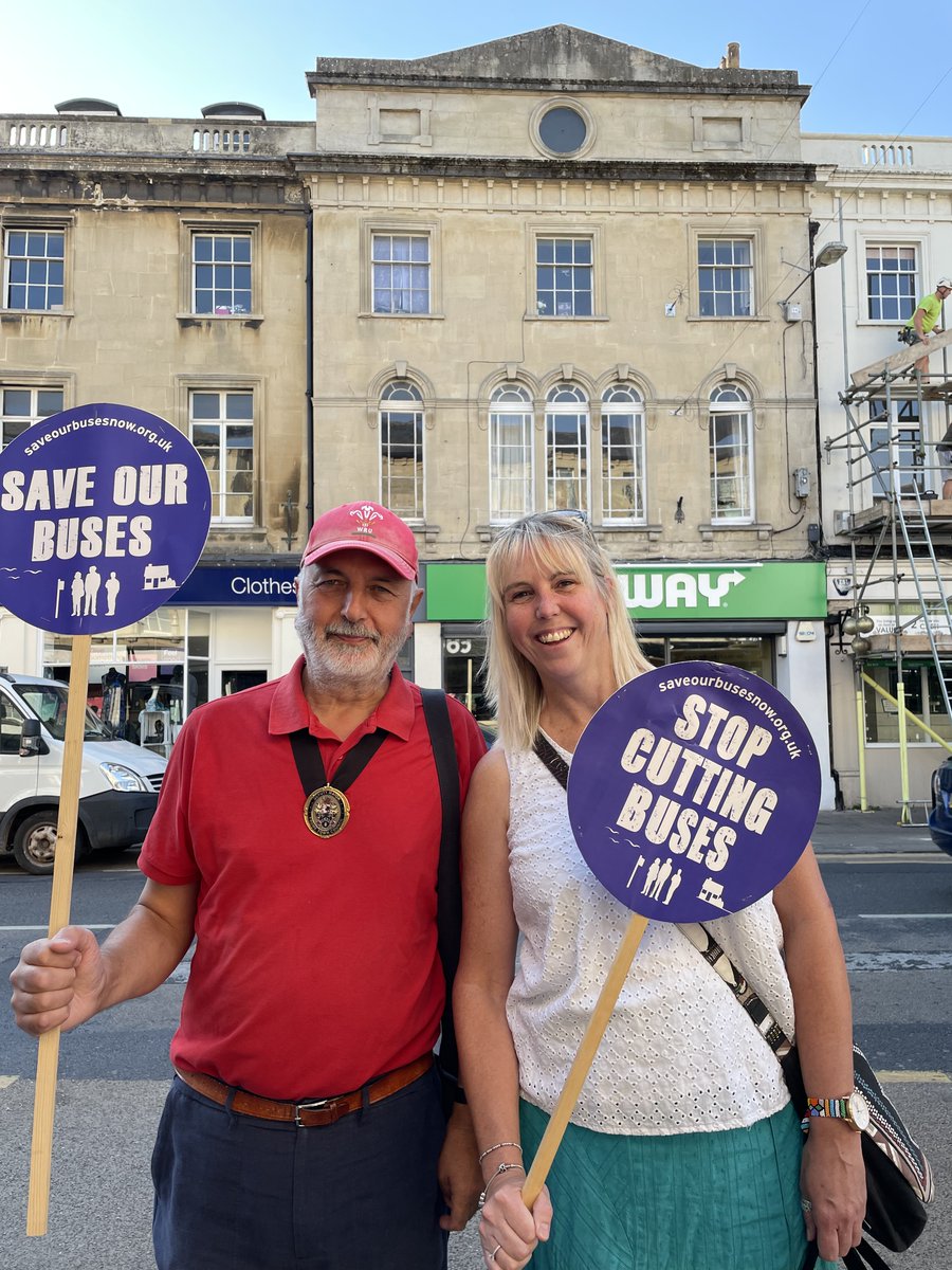 If_Frome's tweet photo. Frome Deputy Mayor, Cllr Philip Campagna, and Frome North SCC Cllr Dawn Denton, supporting @FAVBUG this morning against the cuts to the D2 bus service. #Frome #ifF #saveourbuses #stopcuttingbuses https://t.co/JehKQUZKeK