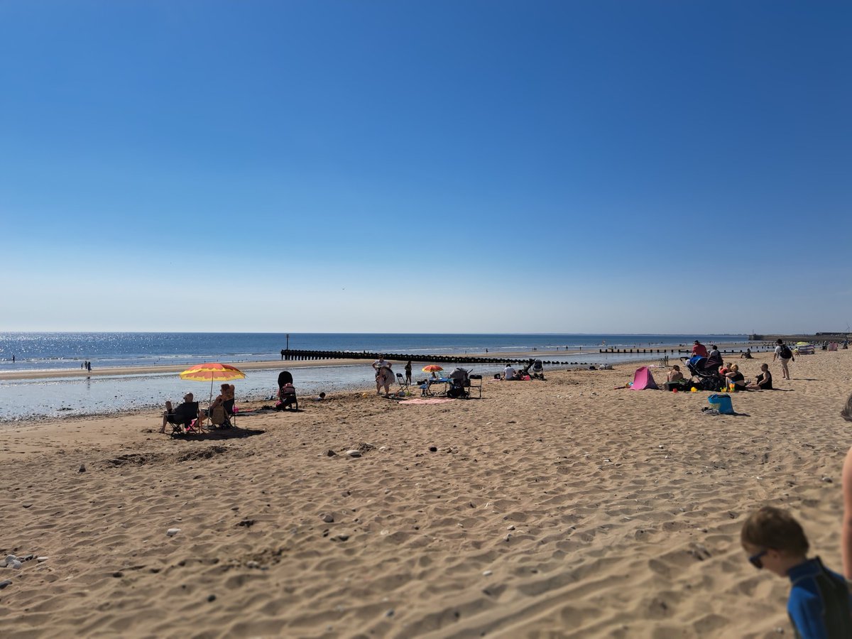 Today I shall mostly be here! I shall turn myself over now again to ensure a full tan! #familyholibobs #beach #timetochill #qualitytime❤️