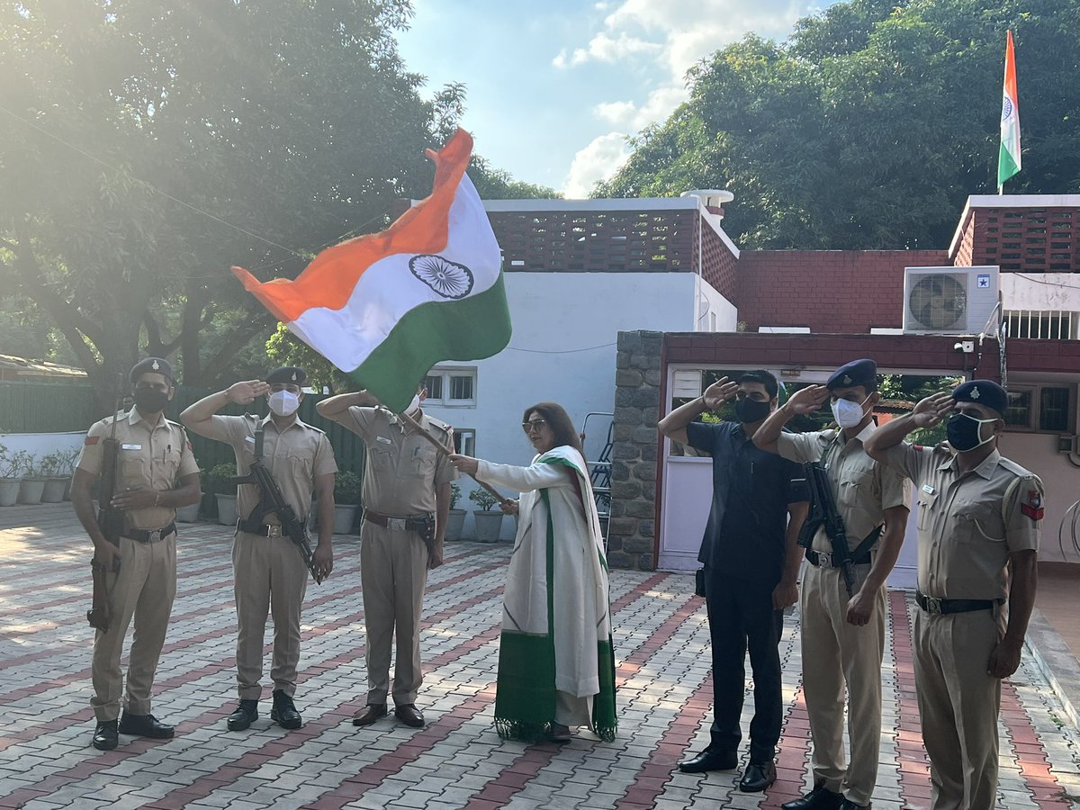 KirronKherBJP's tweet photo. सारे जहाँ से अच्छा, हिन्दोस्तां हमारा

#HarGharTiranga #IndiaAt75 https://t.co/RDN1DHXK5G