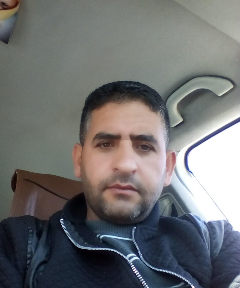 Rayaattari's tweet photo. هاي أول صورة انتشرت للأسير هشام وقت إضرابه، كانت تقريبًا بعد ١٣٠ يوم.. 
متخيلين انه خليل حاليًا قطع هاي المرحلة وشهر بعدها كمان! 
#الحرية_لخليل_عواودة https://t.co/GXhPkKDdSd