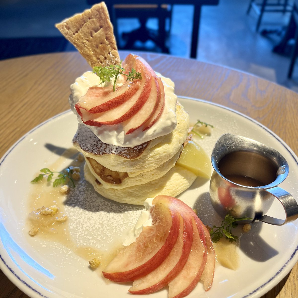 asm_pancake's tweet photo. 新宿ミロードにあるカフェハドソンさんの白桃×マスカルポーネチーズパンケーキが最高すぎた🤦🏻‍♀️🤍
⁡
リコッタチーズが入ったふんわりしっとり生地も安���の美味しさ🥺🥺
⁡
Wi-Fiもあるし、電源席もあるし
駅直結なのでめちゃくちゃおすすめのカフェ🥳

※こちらの桃のパンケーキは9月下旬まで🍑 https://t.co/3UnAI0djUl