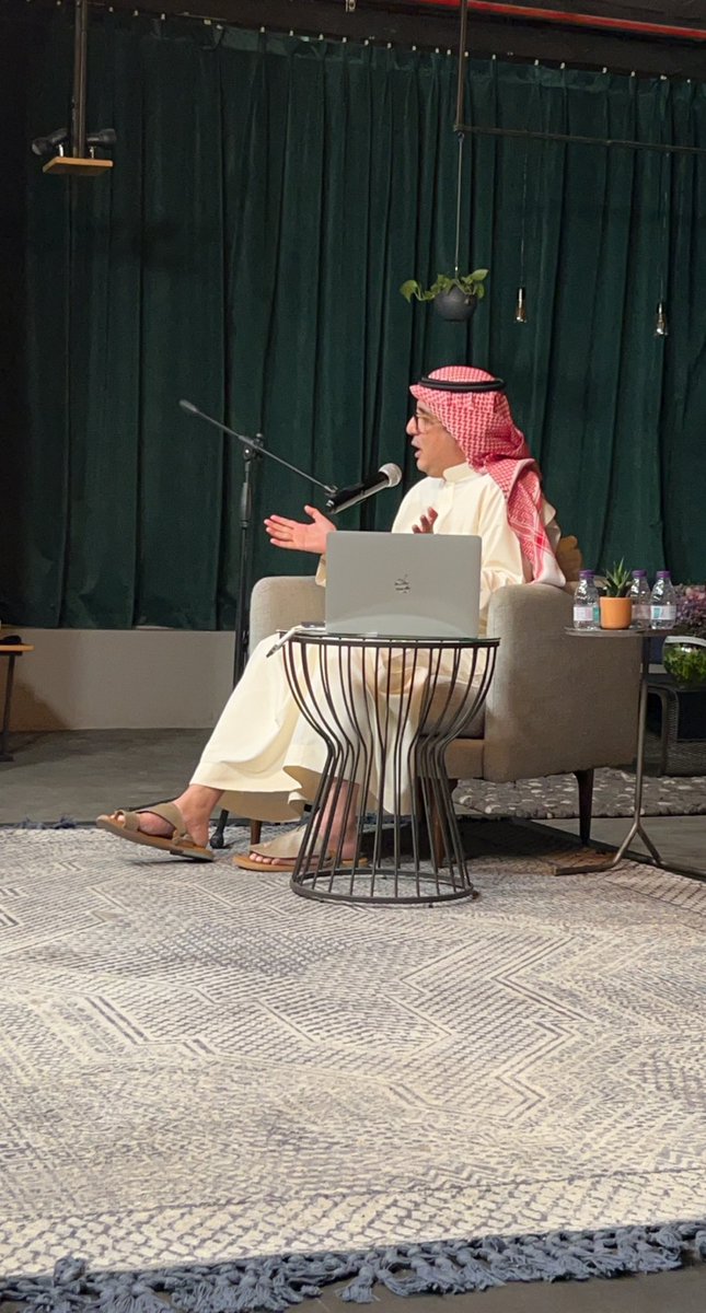 Jslnue's tweet photo. معكم خالد اليحيا في  #ذا_ستيج 
@Kh_alyahya  @thestage_sa https://t.co/MjpEWLZmJp