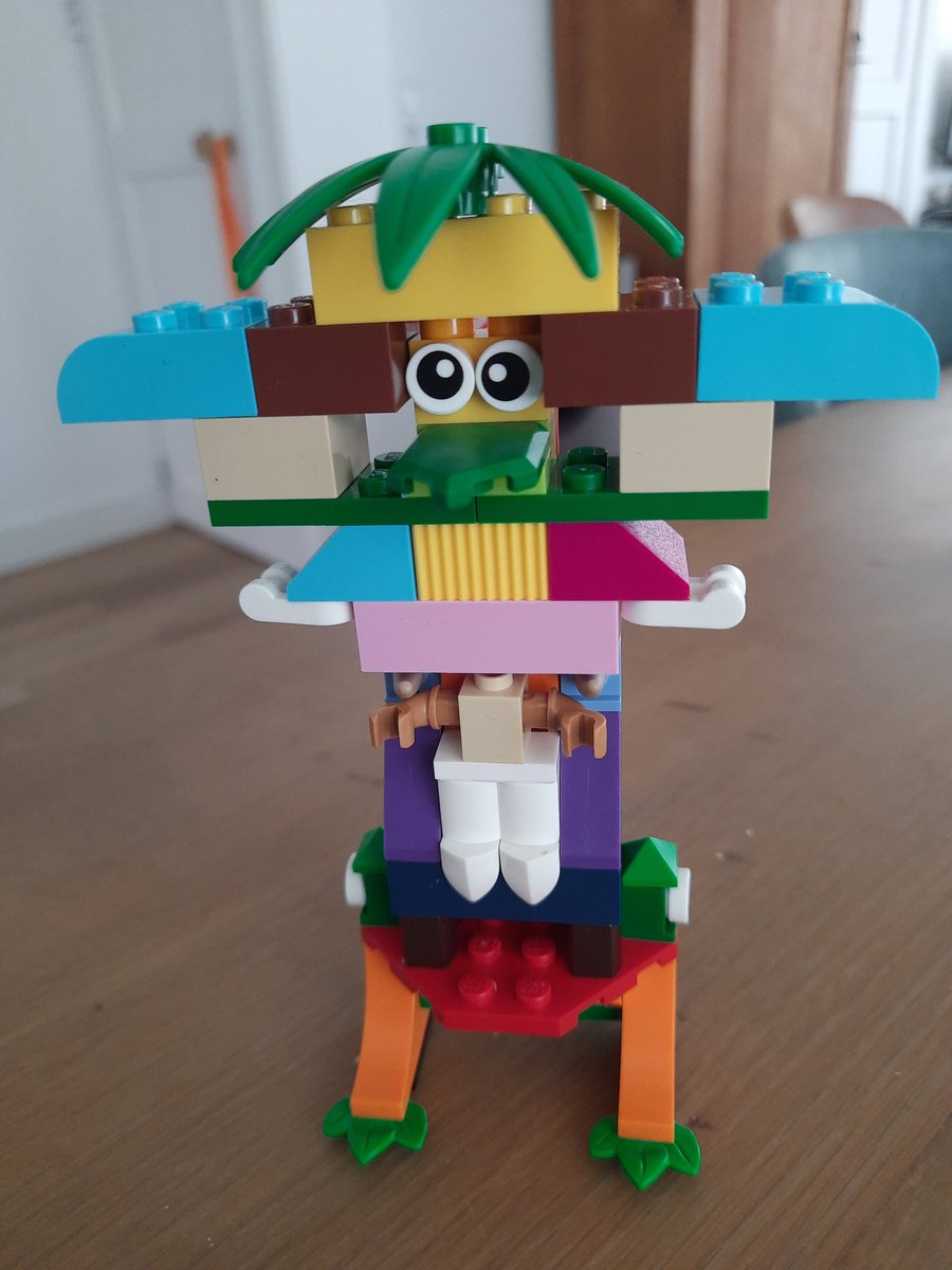 Dag 6 is gekaapt door mijn zoon van 19. Toch leuk om weer eens met Lego te klooien!#LEGO7DayBuildChallenge <a href="/SvenHilbrants/">Sven Hilbrants</a>