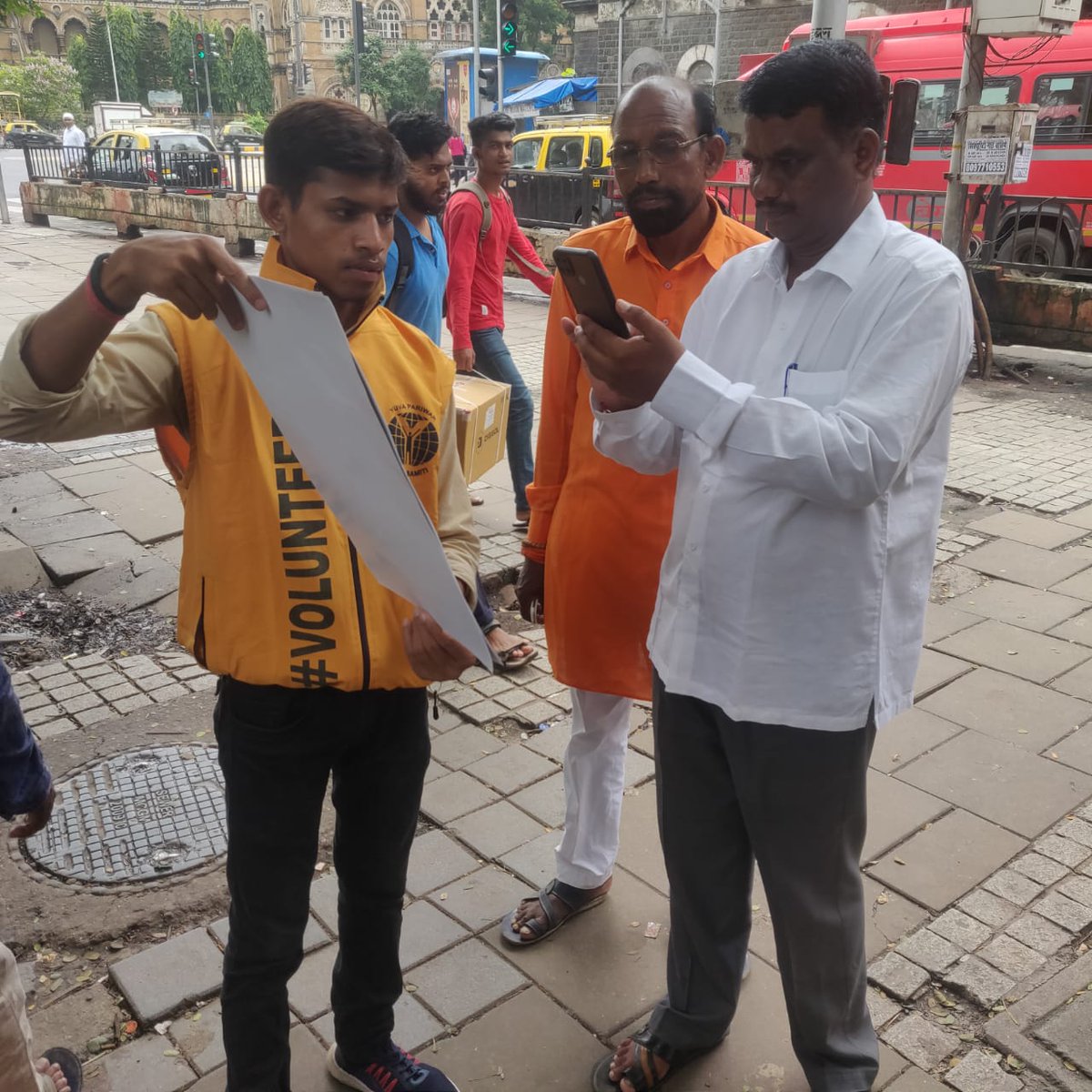 SANTOSH32117679's tweet photo. @djjsworld Branch - Chakan, (Pune) Maharashtra informed people about Janmashtami event by YPSS near BMC building and people followed.
@djvmvedmandir @MinOfCultureGoI
#janmashtami2022 #azadikaamritmahotsav2022
#respectyourflag
#harghartiranga https://t.co/WOWRfs41Ju