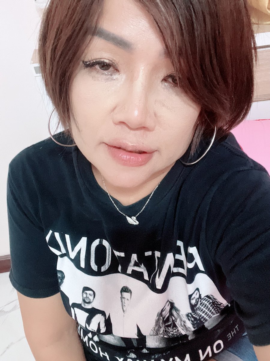 chitchaphat91's tweet photo. สวัสดี หลังวันแม่ ทักทายยามดึก https://t.co/jbX9x2msKD