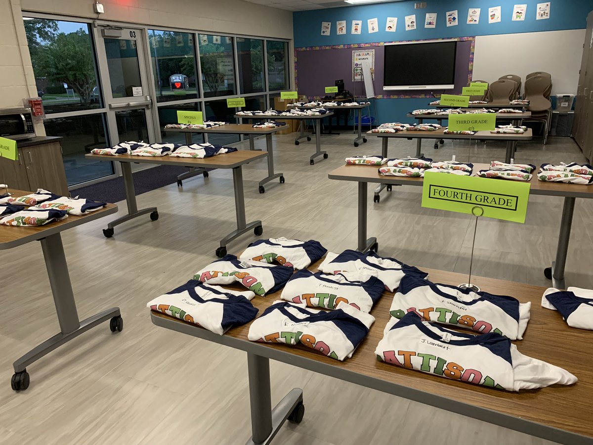 MaryZeiders's tweet photo. Thank you for organizing this HUGE undertaking of staff Tshirts @macias_mona @SamanthaRojano2 @autumnwilliams @macias_mona https://t.co/SJGUx6Egnj