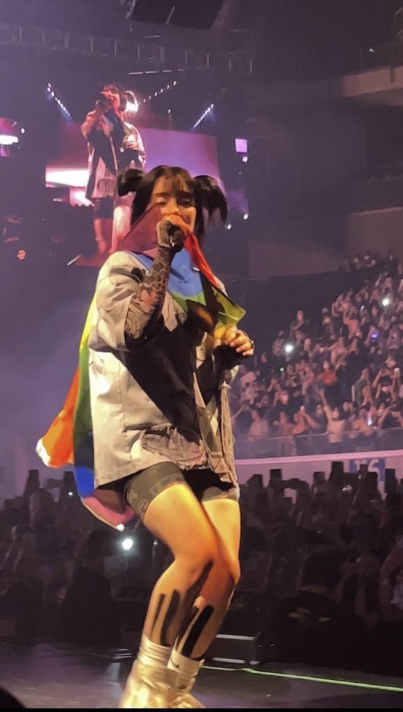 billieeilishtrs's tweet photo. #HTEManila: Billie on stage at the @MOAArena tonight in Manila, Philippines.

📸: @baesejyooji https://t.co/OPvB4EAoBV