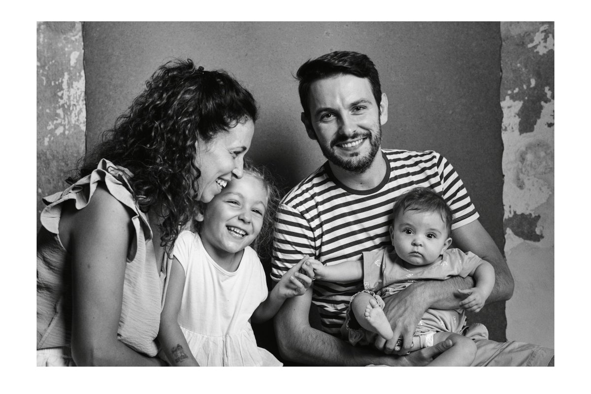 HelmutBerta's tweet photo. Un #ritrattodifamiglia è sempre una emozione da scattare. Ultima sessione prima delle vacanze, ci rivediamo a settembre  #ritrattistampati #alessandria #familyportrait #portrait #fotografia #thebarnstudioalessandria https://t.co/4FqVTOvqFV
