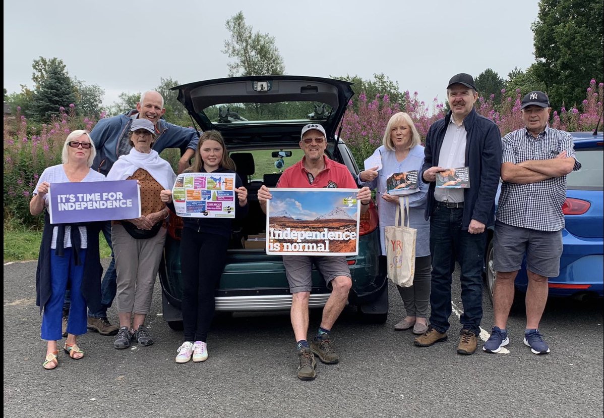 Morning Flyers delivering #YesEastwood #BelieveinScotland leaflets for better pensions in an independent Scotland. 
1,200 leaflets out this morning and more still to do. 
#ComeJoinUs Contact <a href="/YesEastwood/">Yes Eastwood</a>