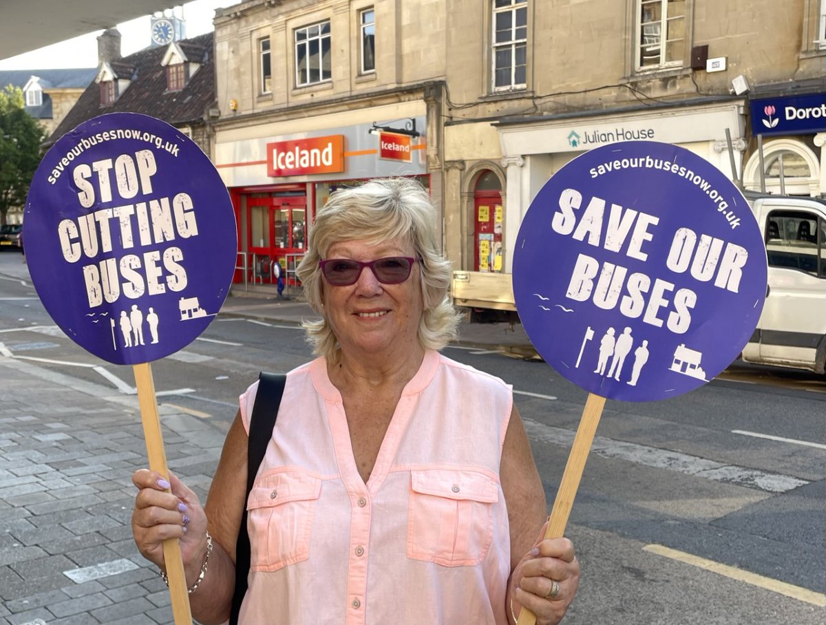 If_Frome's tweet photo. Frome Town Councillors, Anita Collier, Deputy Mayor, Philip Camagna, Nick Dove and Fiona Burrows and SCC Sara Dyke supporting @FAVBUG against the D2 cuts in service this morning #Frome #ifF https://t.co/hUnhegvGLn