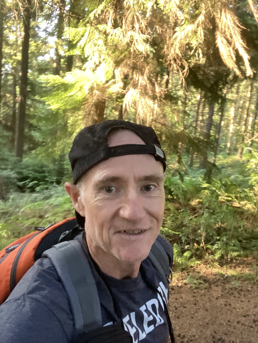 TakasakiAndy's tweet photo. Early morning shire ramble, Little Dewchurch to Kilpeck this time. A fair bit shorter than previous escapades in order for us to escape the heat of the day. 6 routes down, 9 more to go. #FollowTheApple #HerefordshireTrail https://t.co/nIDCb6Cy6g