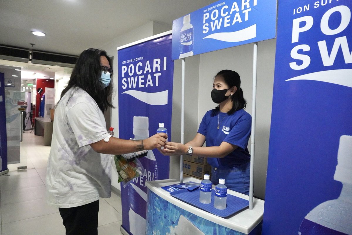 philredcross's tweet photo. 🍱💧 Dosirak style meals, Pocari Sweat drinks, and other goodies in loot bags were given to today’s amazing blood donors.
#BTSARMY #bfmkookiebunnies #BloodPH https://t.co/Yu7GUWYRFp