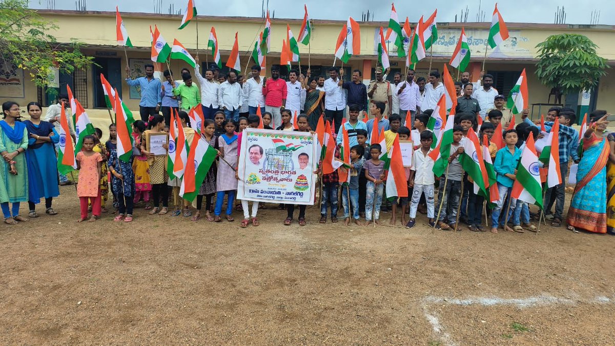 NagalgiddaPs's tweet photo. Today #NagaligiddaPs  organised #FreedomRally in part of #SwatantraBhrathaVajrothsva MRO, MPO, MPP, HM, Teachers and public representatives, youth and Students total 300members were participated 

@spsangareddy
@TelanganaCOPs https://t.co/F8X1kuH0yq https://t.co/ii6pFHCqzY