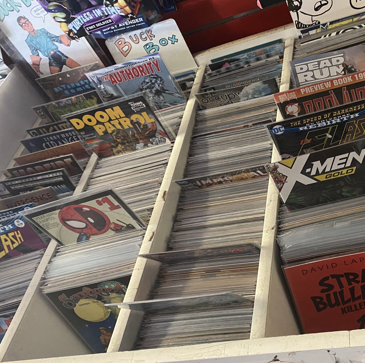 StrangeAdvDart's tweet photo. the #looniebin comics are 4 for $1 this weekend! open sat/sun 12-4 at the #strangesidekick https://t.co/d3q5qDd54Y