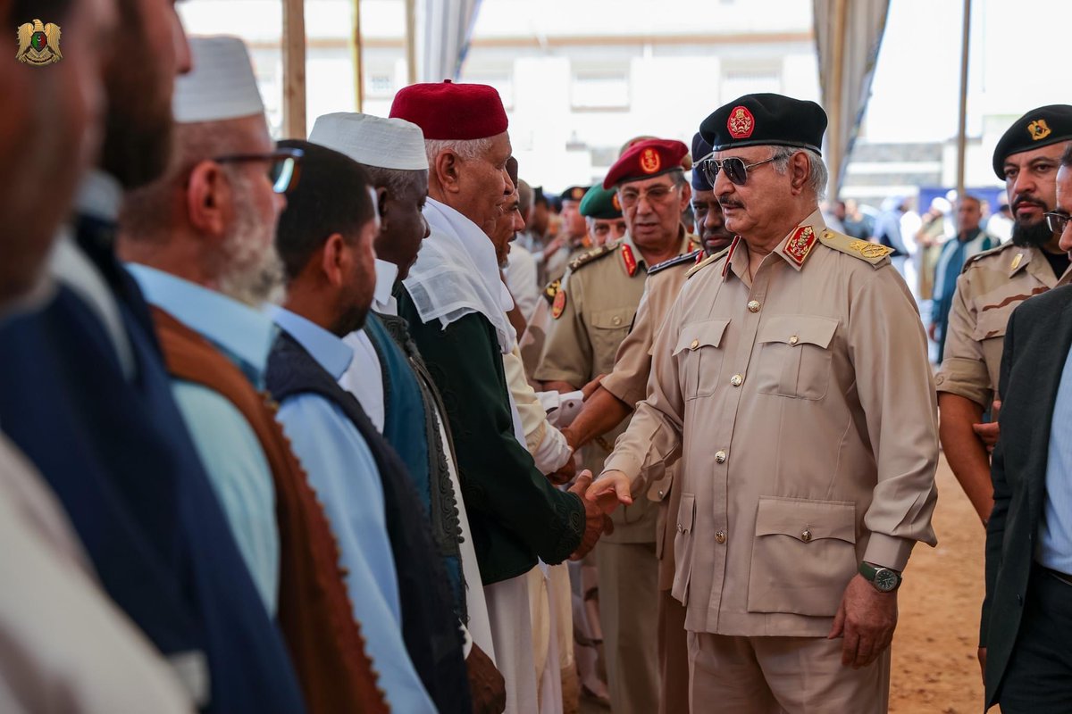 KhalifaAlabeidi's tweet photo. القائد العام المُشير خليفة حفتر رفقة عدد من الضباط والقيادات العسكرية يقدمون واجب العزاء لقبيلة المغاربة في وفاة فقيد الوطن الباشا "صالح لاطيوش" شيخ قبيلة المغاربة ..
سائلين الله أن يتقبل الفقيد بواسع رحمته . https://t.co/gQzBjOMd8B
