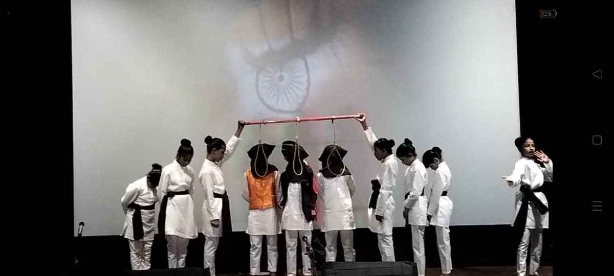 mybmcedu's tweet photo. #bmc_akam
#bmcamrutmahotsav

आज दि.13.8.22 रणी बाग पेंग्विन सभागृहात स्वातंत्र्याच्या अमृत महोत्सवानिमित्त @mybmc शिक्षण विभागातील संगीत शिक्षक आणि विद्यार्थी यांनी विविध सांस्कृतिक कार्यक्रम सादर केले.या वेळी EO राजेश कंकाळ,उद्यान संचालक संजय त्रिपाठी व इतर अधिकारी उपस्थित होते. https://t.co/FZYVi0z5gB