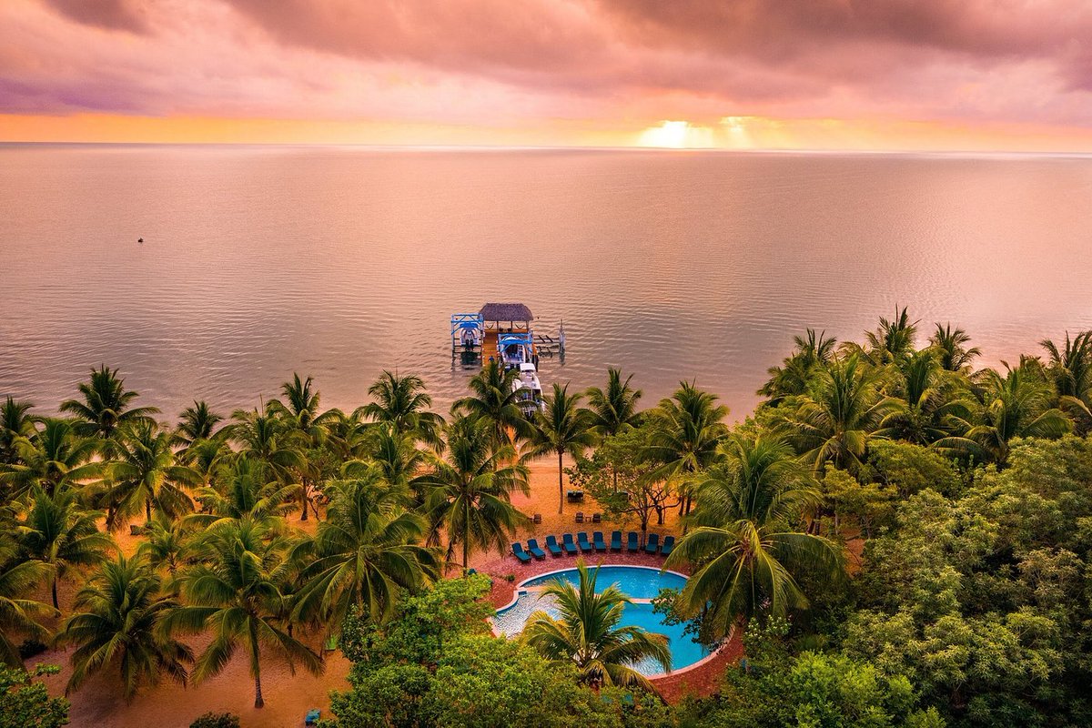 TheWorldsBestH1's tweet photo. The Top 25 Hotels In The World - From The Tripadvisor 2022 Travellers Choice Ratings: 8. Hamanasi Adventure and Dive Resort, Hopkins, Belize https://t.co/TS2bDPdhUV #Belize #diveresort #hopkins https://t.co/wKsevJlpzt