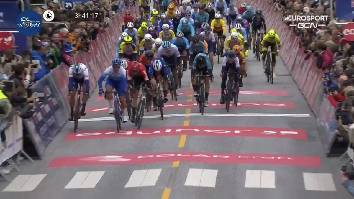 UnoX_FR's tweet photo. 9ème place de Martin Urianstad sur la deuxième étape de l’Arctic Race🇳🇴!
Au terme d’un sprint massif remporté par Groenewegen, notre norvégien va chercher une jolie place dans le top 10.
Anders Halland Johannessen a lui abandonné, blessé au genou.
#ArcticRace #UnoX https://t.co/HEZM7vPZjg