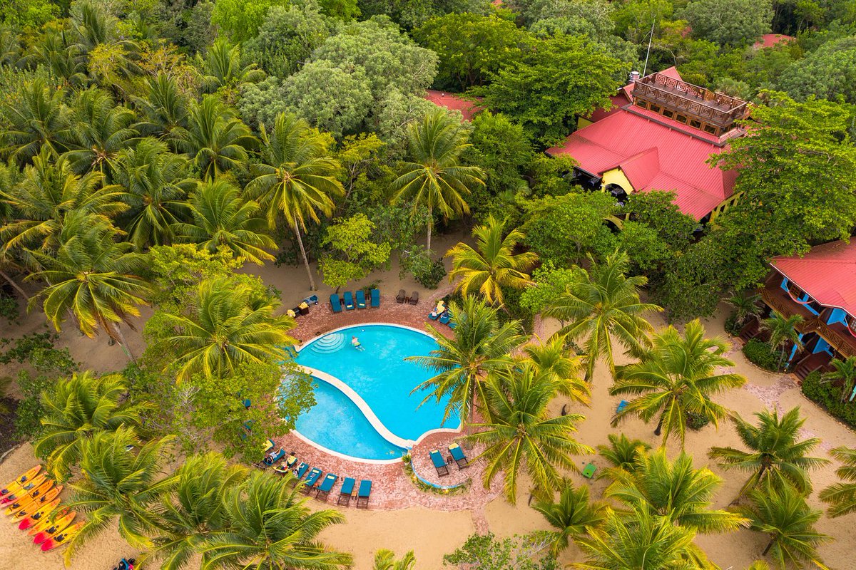 TheWorldsBestH1's tweet photo. The Top 25 Hotels In The World - From The Tripadvisor 2022 Travellers Choice Ratings: 8. Hamanasi Adventure and Dive Resort, Hopkins, Belize https://t.co/TS2bDPdhUV #Belize #diveresort #hopkins https://t.co/wKsevJlpzt