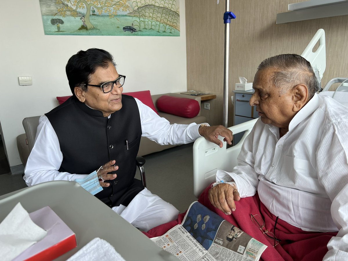 आज नेता जी से मेदांता अस्पताल गुरुग्राम में मिलकर उनके स्वास्थ्य की जानकारी ली। नेता जी ने लगभग एक घंटा तक राष्ट्रीय और अंतरराष्ट्रीय मामलों पर सवाल किए तथा राजनीति को लेकर कई सार्थक सुझाव दिए।वे शीघ्र ही पूर्ण स्वस्थ होकर घर आजाएँगे।