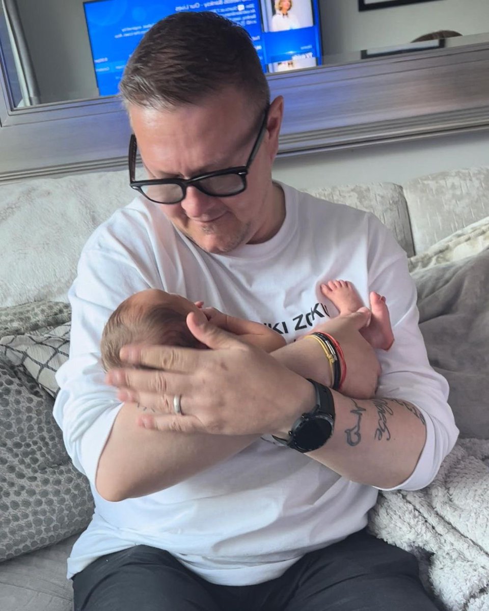 Mark with Lottie &amp; Lewis’ baby son 🍼🥰💙
Lottie is spending the day with Mark &amp; the baby for Mark’s birthday 🎉
Have a good one <a href="/tavtommo/">mark tomlinson</a> :)