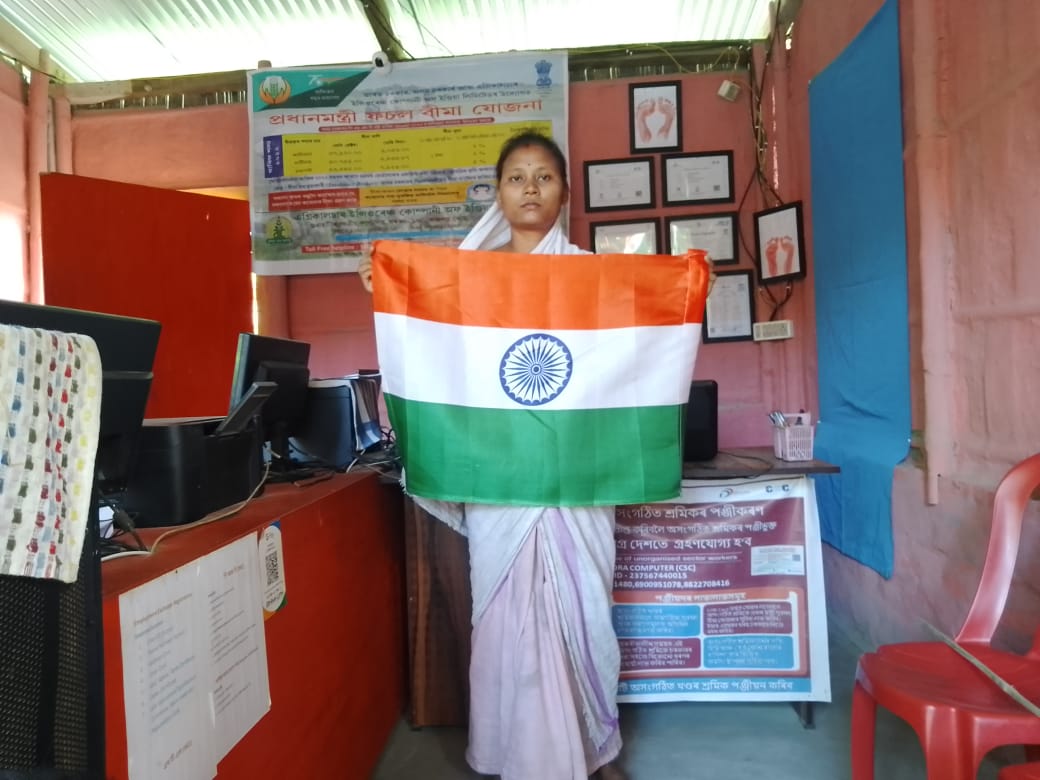 VleTikendra's tweet photo. These national flags were received from the CSC Gramin E-store on august 12.
Flags have no quality
The specified ratio of the national flag is not maintained.
#CSCDhemaji_PubMachkhowa
Csc ID- 237567440015
Vle- Tikendra Chetia
@dintya15
@CSCeStore 
@PAPUBARUAH12
@CSCegov_ https://t.co/cSYFLWuL55
