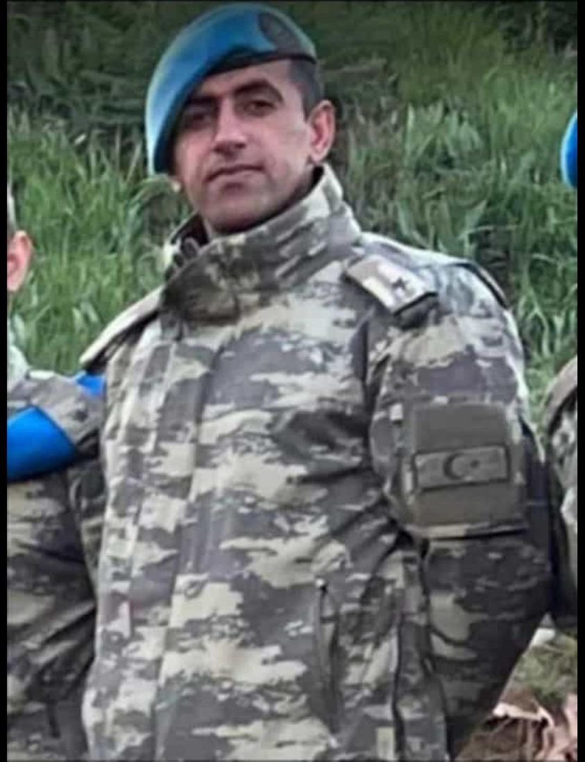 Adana Demirspor tribünlerinden Teğmen Ömer Bağra,Pençe Kilit Operasyonu’nda teröristlerin açtığı taciz ateşi sonucu şehit düştü.
Şehidimizin mekanı cennet olsun.
Vatan sağolsun🇹🇷