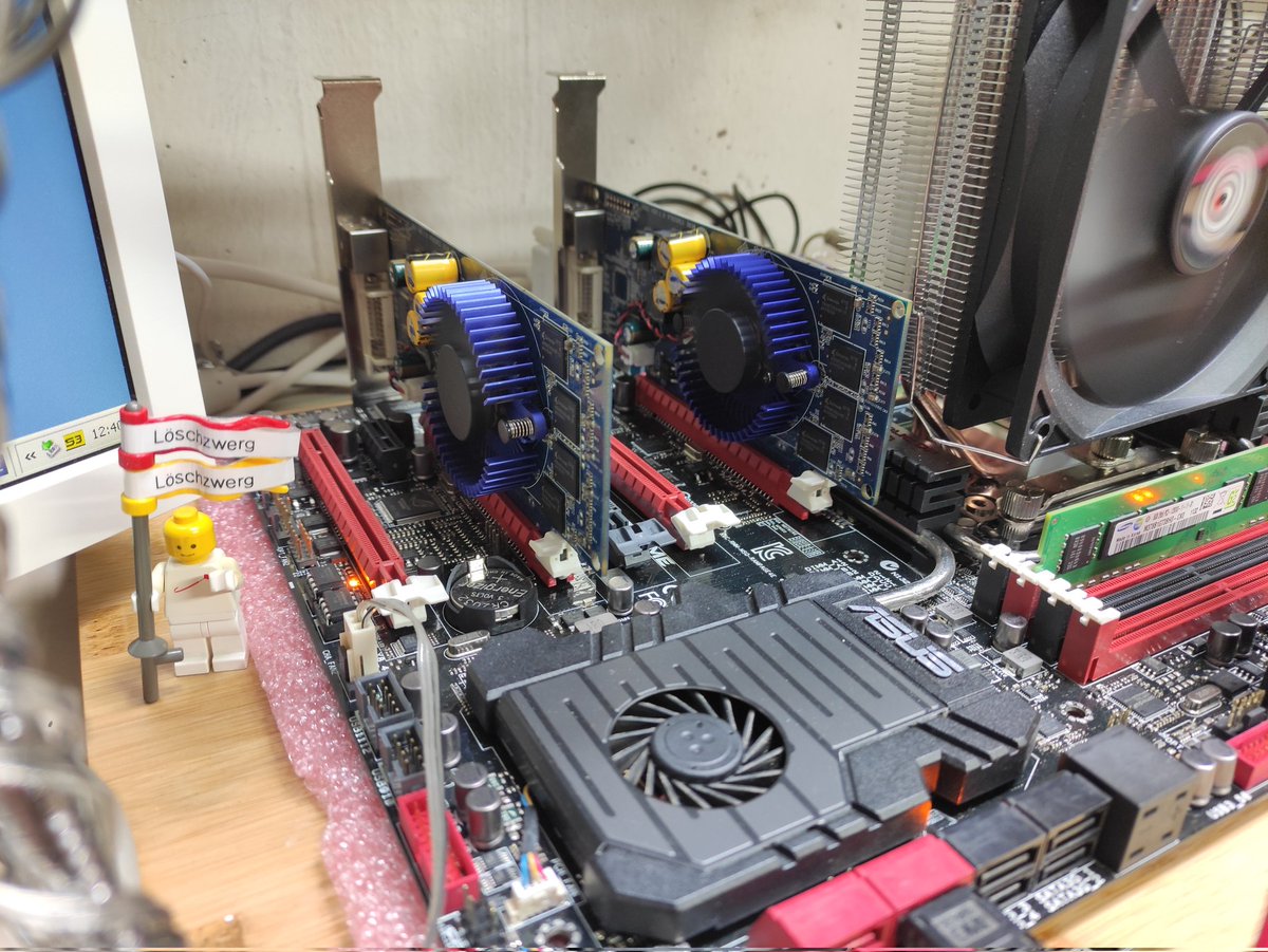 Loeschzwerg_3DC's tweet image. Finally started testing MultiChrome with two Chrome S25. First results are very interesting and show amazing (3DMark03) to good scaling (3DMark05, Aquamark 3). Scaling in FEAR is sometimes very uneven.

#s3graphics #multichrome #multigpu