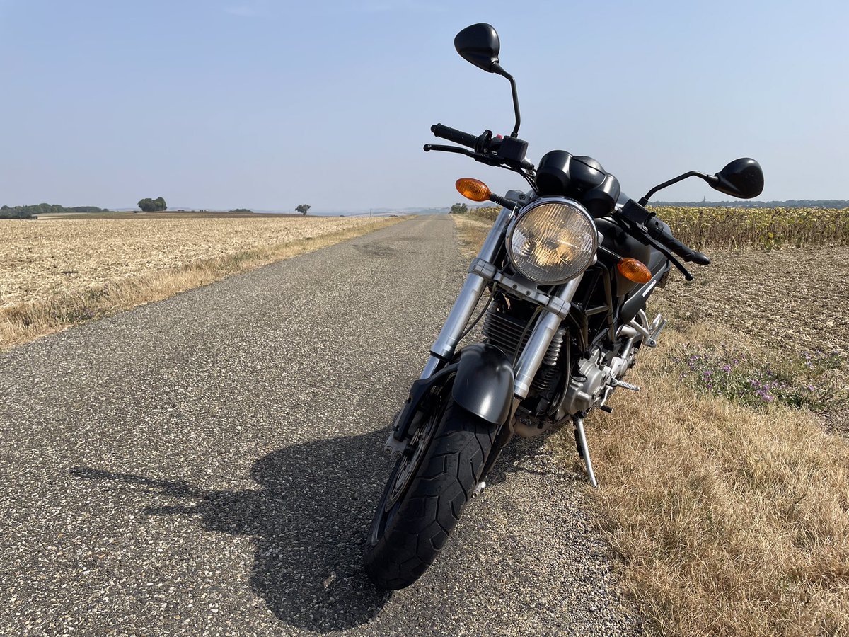 merubo_b's tweet image. Sortir la belle et prendre l’air ! 
#DucatiStyle #ducati #motorcycle