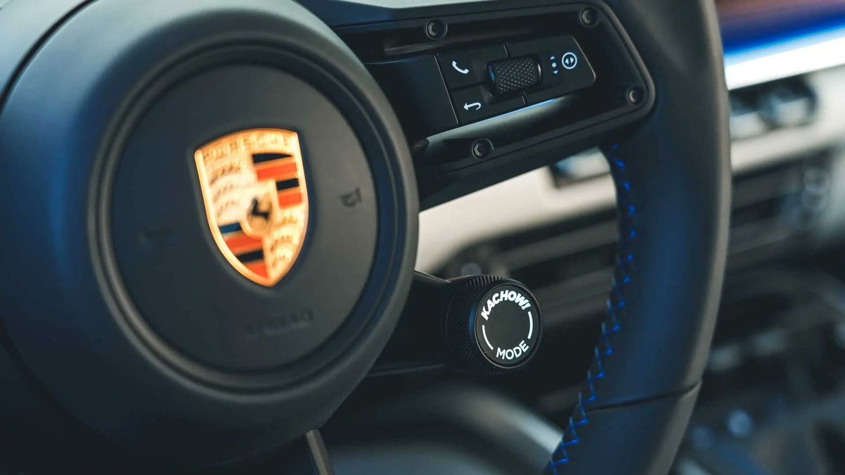 FormulaTurkiye's tweet photo. Porsche ve Pixar, 'Arabalar' filminin sevilen karakteri Sally'nin gerçeğini üretti!

Sadece 1 adet üretilen Porsche 911 Sally Special, 20 Ağustos'taki bir açık artırma etkinliğinde satılacak ve tüm geliri yardım kuruluşlarına bağışlanacak. https://t.co/58PYL4MVfS