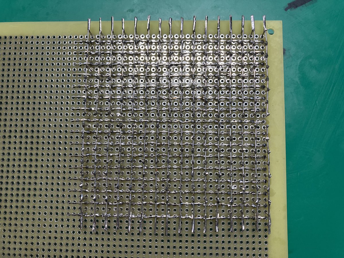 tooru_917's tweet photo. とりあえずLEDは取り付けた。
16x16 256個、裏で繋げた。 https://t.co/Xj4WqBGgbc