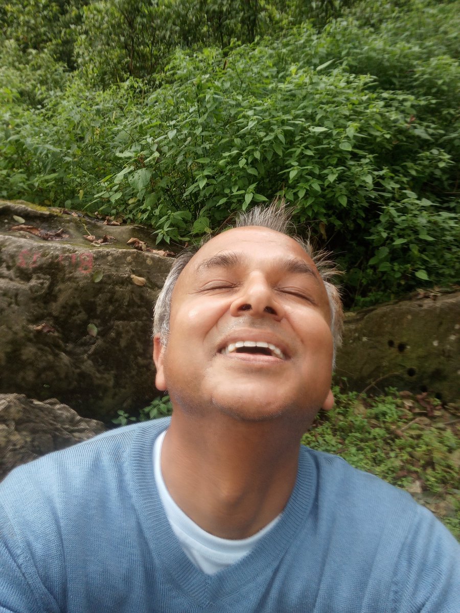 कोबिड गयो, थकान बाकी छ । त्यसैका लागी हिडाई नियमित गरेको छु । थकाईले, थकान मार्दो रहेछ ।  जिवनको हर मुकामको सन्देश आफैमा सुन्दर गीत हो !