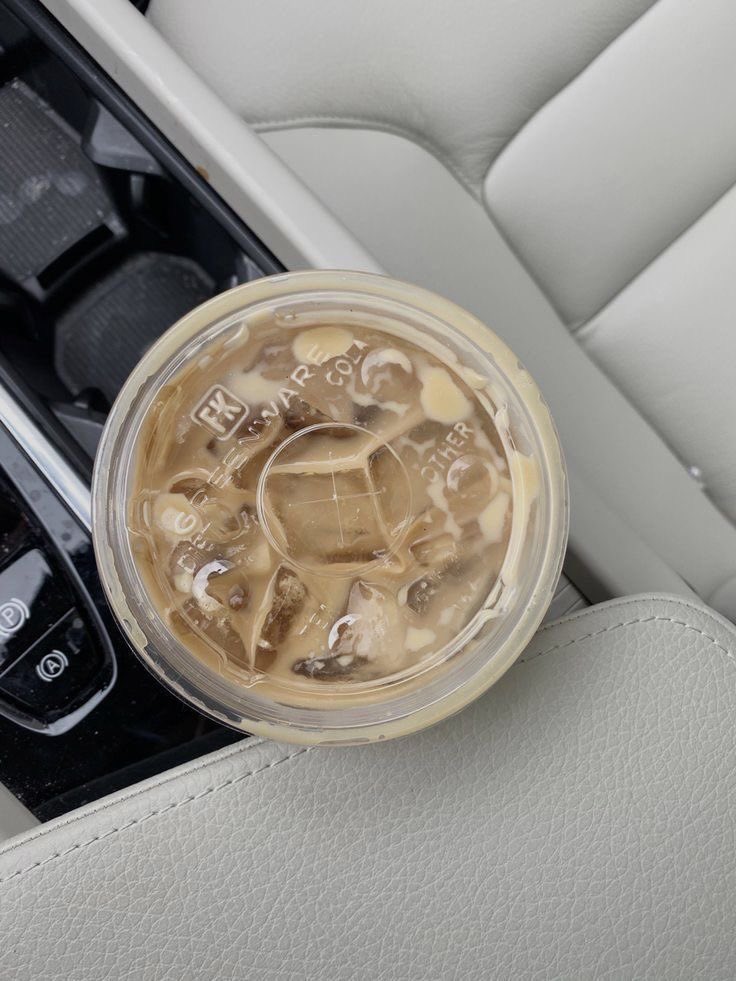 liviuuh's tweet photo. iced coffee 🫶🏼 https://t.co/xspPxKgOg8
