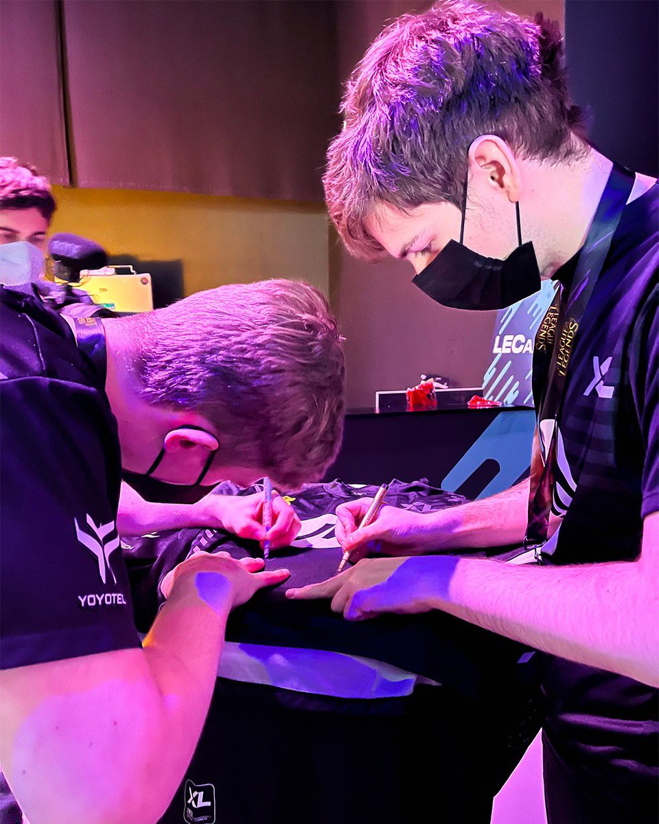 GIANTXLeague's tweet photo. To give back to our fans and to celebrate superweek, we’re giving away 3x signed Jerseys 💜

How to take part:
✅ Follow
👍 Drop a like or RT

Winners will be picked in 72hrs https://t.co/PXN60u3tar