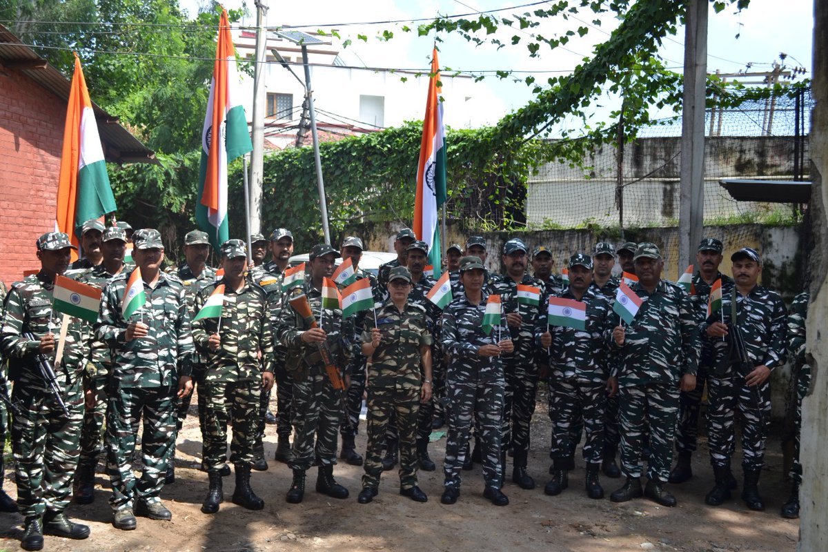 jammusector's tweet photo. Let’s Hoist #Tiranga in our Homes as a part of  #HarGharTiranga
#166Bn organised #TirangaRally in Maheshpura area, Jammu (J&amp;K) to motivate public to celebrate #AzadiKaAmritMahotsav #MomentsWithTiranga #TirangaMeraMaan under supervision of Sangeeta Chauhan Dy Comdt. https://t.co/UYjNO1fe4M
